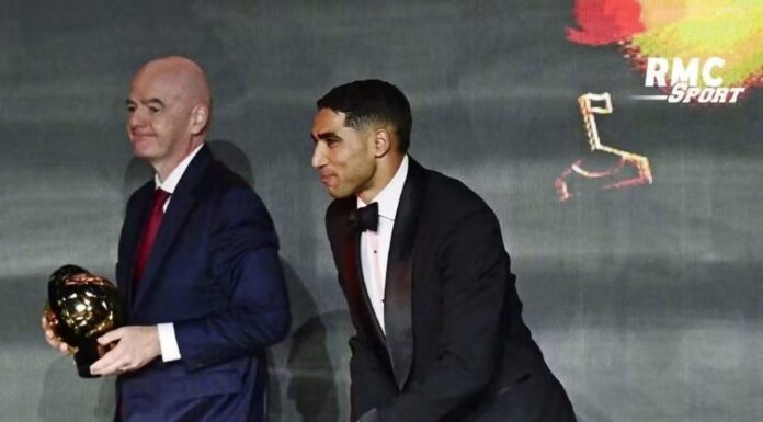 Hakimi meilleur joueur africain : sa botte orthopédique et sa trottinette médicale volent la vedette lors de la cérémonie