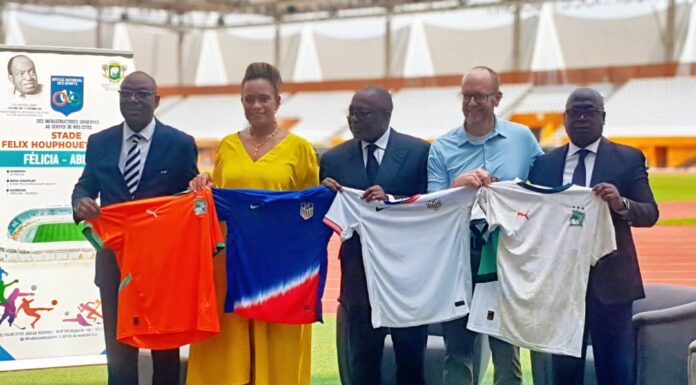 Coopération USA–Côte d’Ivoire : Visite officielle au Stade FHB pour renforcer le partenariat sportif avant la Coupe du Monde 2026