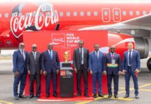 Le trophée de la Coupe du monde fait escale à Abidjan : quand le rêve mondial touche la Côte d’Ivoire