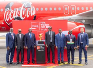 Le trophée de la Coupe du monde fait escale à Abidjan : quand le rêve mondial touche la Côte d’Ivoire