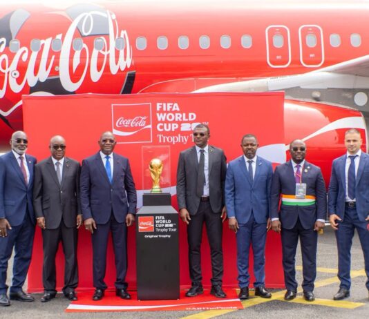 Le trophée de la Coupe du monde fait escale à Abidjan : quand le rêve mondial touche la Côte d’Ivoire